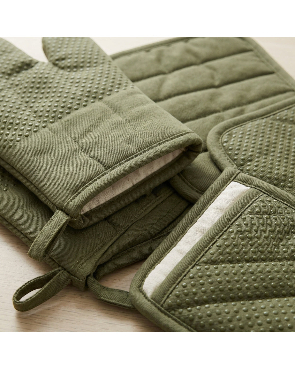 Nexox Oven Mitt and Pot Holder Set of 4 Olive Green - Detail view